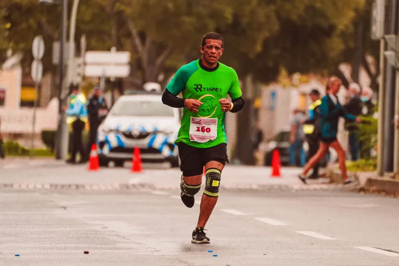 Correre per il pianeta: quando la maratona diventa manifesto di mobilità consapevole